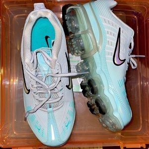 Nike Women’s Shoe. 8.5